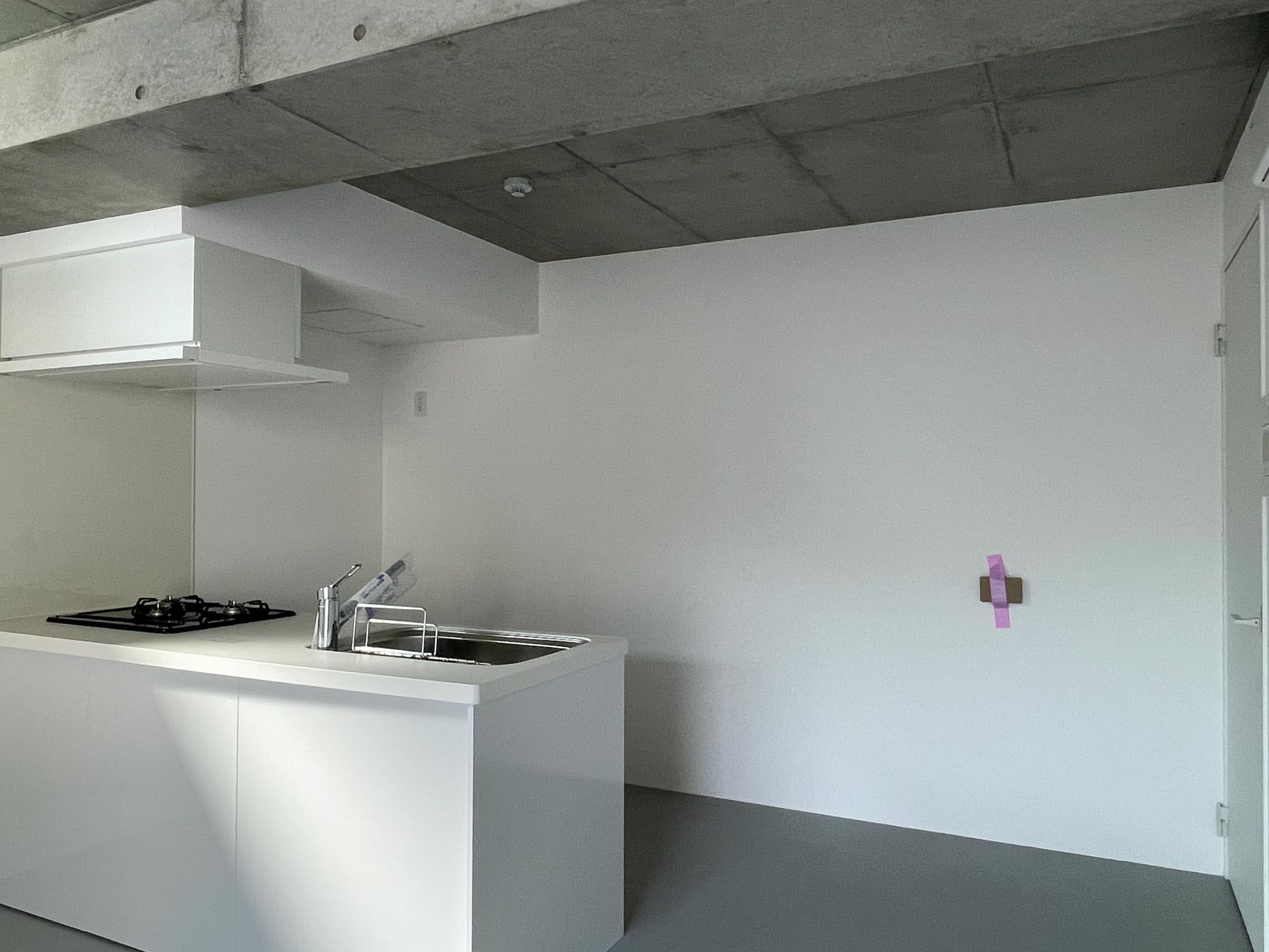 杉並区高円寺南の賃貸物件/203：キッチンの背面には家電や食器棚を並べられます