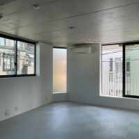 杉並区高円寺南の賃貸物件/201：リビングの角に曇りガラスのアクセント