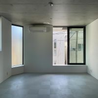 杉並区高円寺南の賃貸物件/201：窓同士の距離が近く、外の光を最も感じる区画です