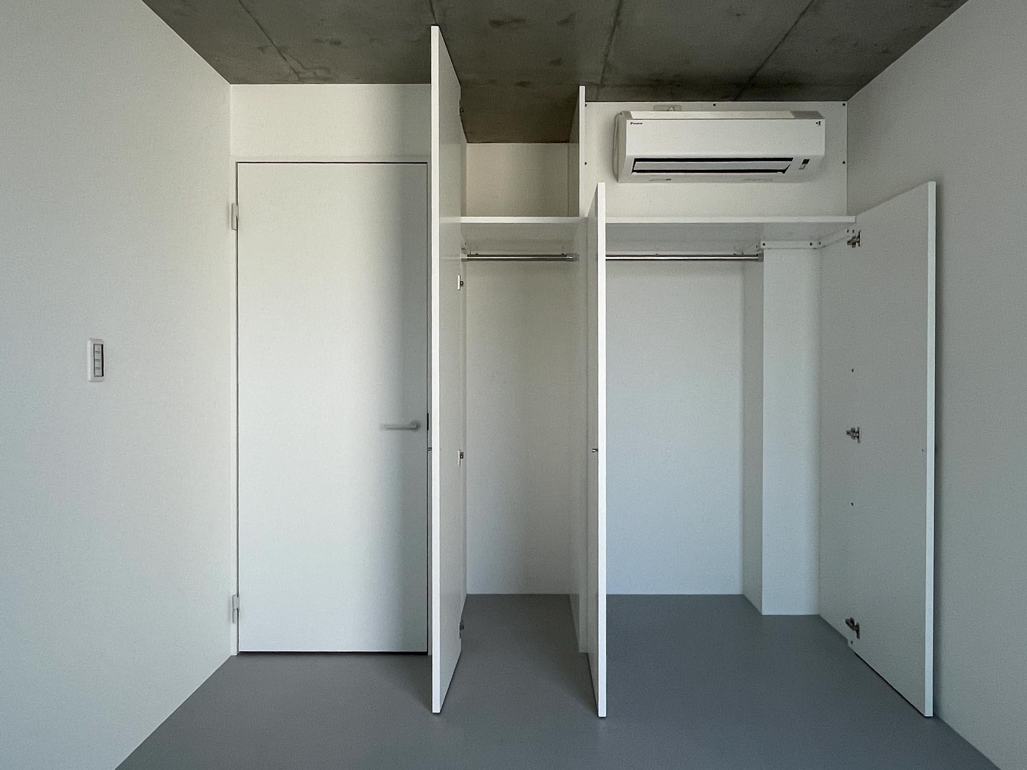 杉並区高円寺南の賃貸物件/201：西側の洋室。クローゼットの容量も十分かと思います