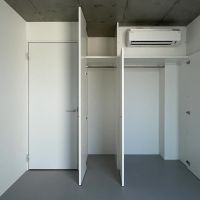 杉並区高円寺南の賃貸物件/201：西側の洋室。クローゼットの容量も十分かと思います