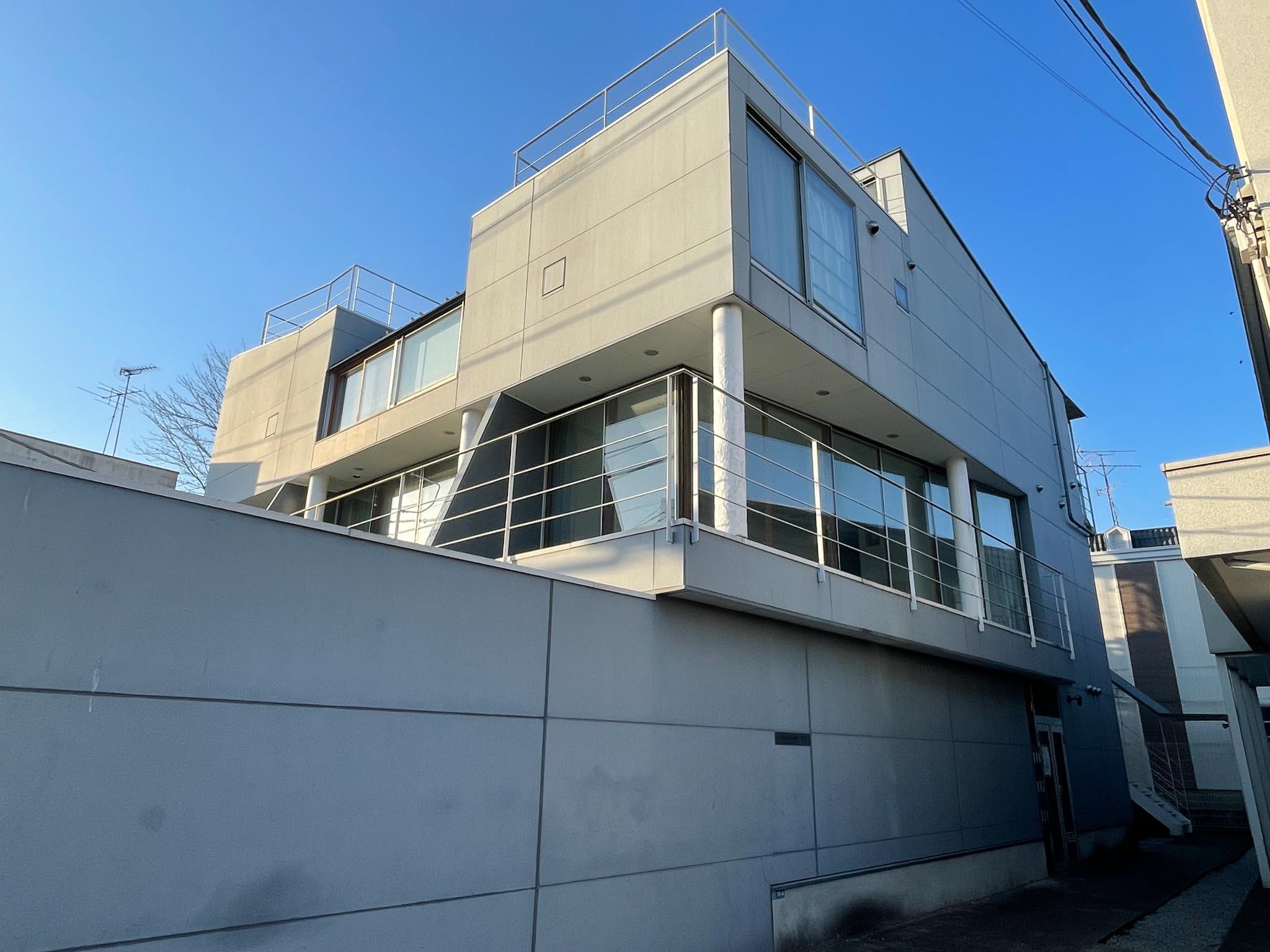 川崎市宮前区神木本町の賃貸物件/この角のガラス面のところが今回の募集区画です