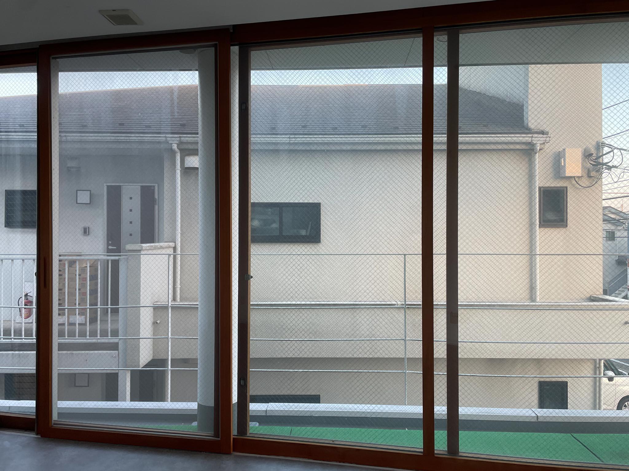 川崎市宮前区神木本町の賃貸物件/東側。隣の家との距離感をご確認ください