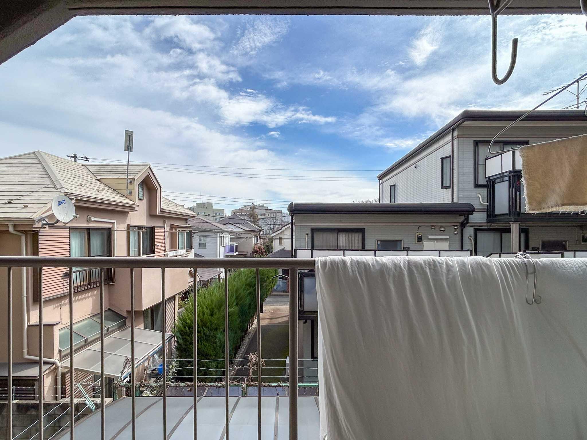 小金井市中町の売買物件/東側の窓から