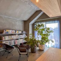 小金井市中町の売買物件/東側の窓際。レコードを聴きながら、本を読んだりできる居場所