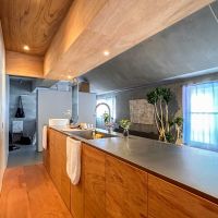 小金井市中町の売買物件/アイランドキッチン。ゆったりとした作業スペースが確保されている