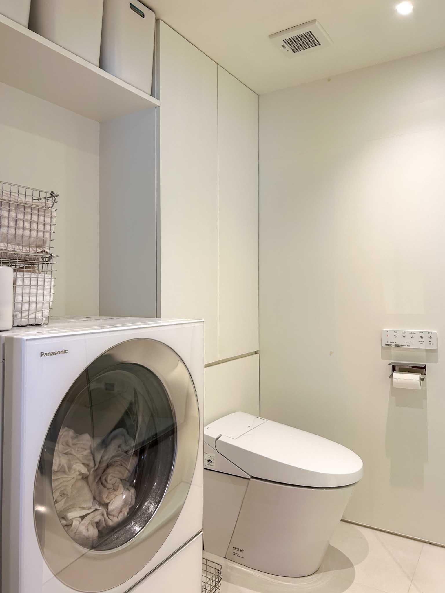 小金井市中町の売買物件/洗面脱衣室。トイレも同室