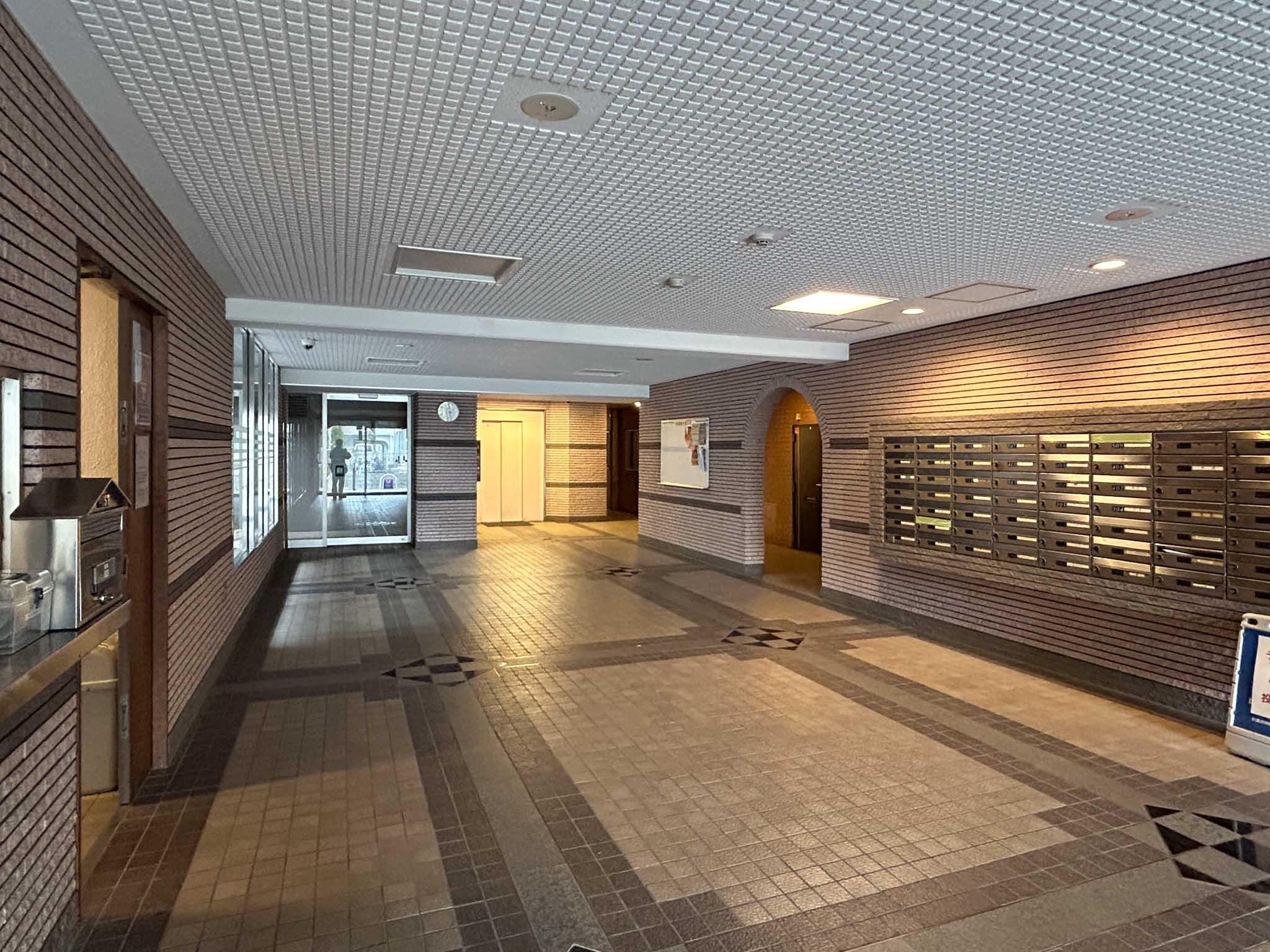 小金井市中町の売買物件/エントランスホール