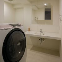 世田谷区等々力の売買物件/水回りは脱衣洗面所と洗濯機置き場、トイレが一箇所に集まっている