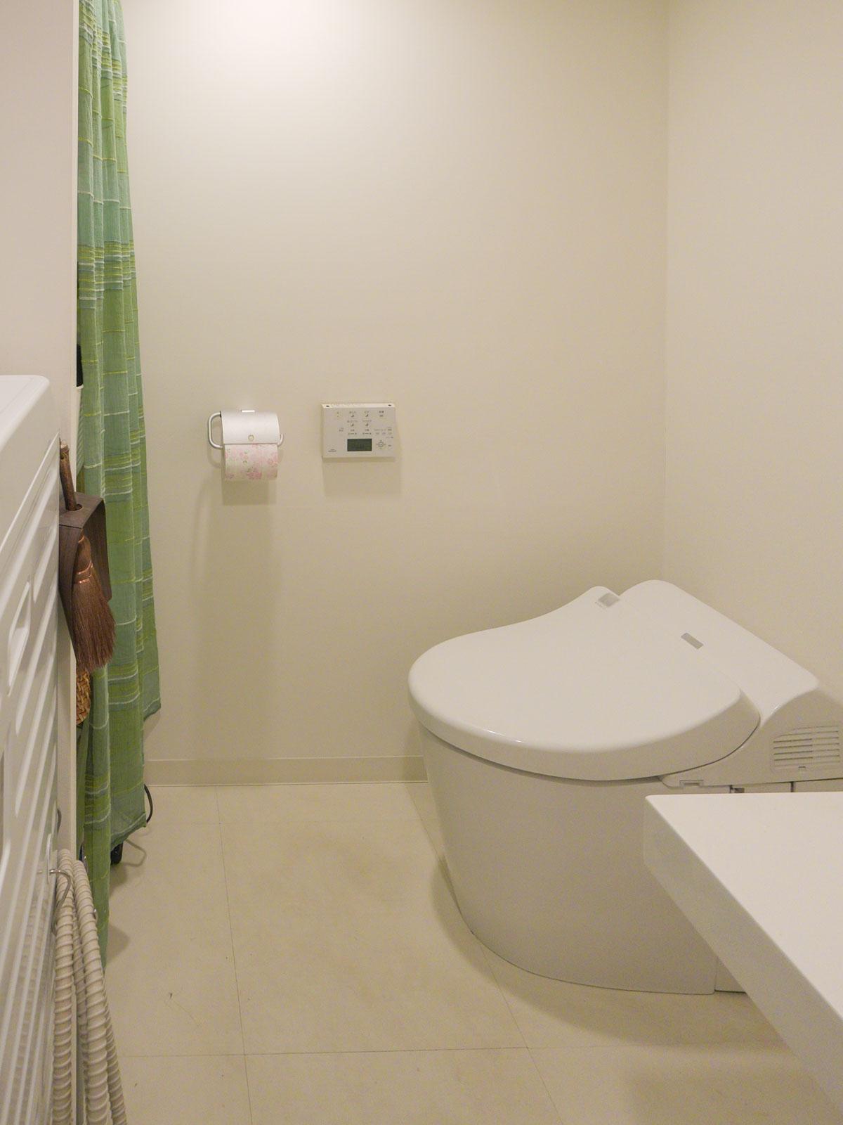 世田谷区等々力の売買物件/ウォシュレット付きトイレ