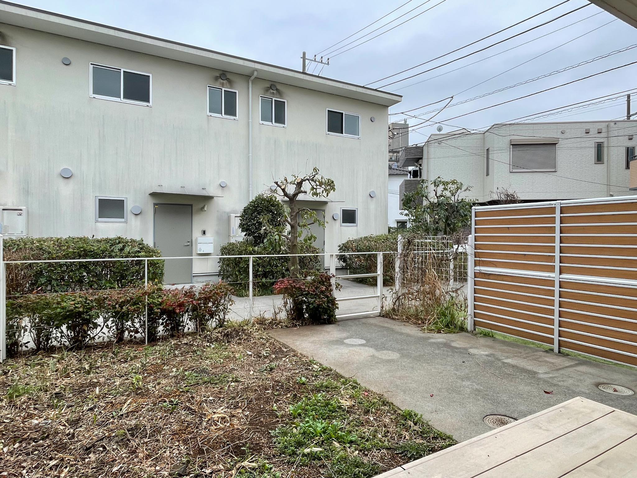 北区中里の賃貸物件/真ん中の棟なので、向かいにも同じく棟があります