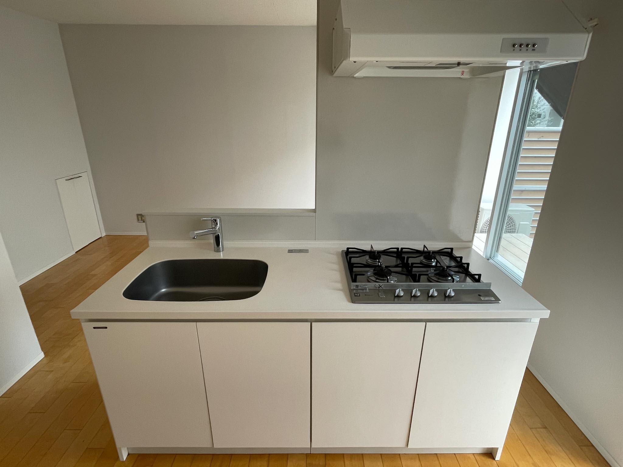 北区中里の賃貸物件/4口ガスコンロのキッチン