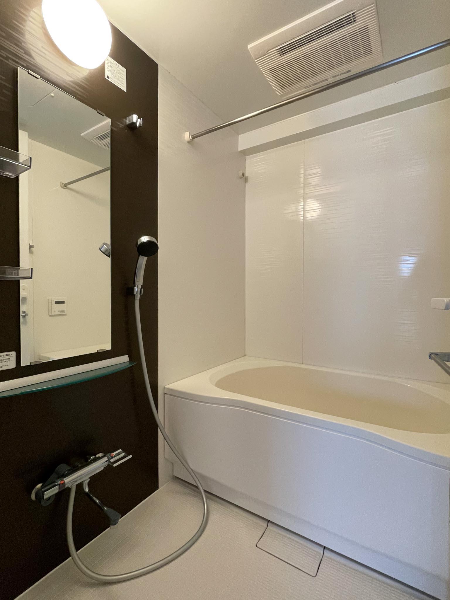 北区中里の賃貸物件/浴室。追いだきと浴室乾燥機つきです