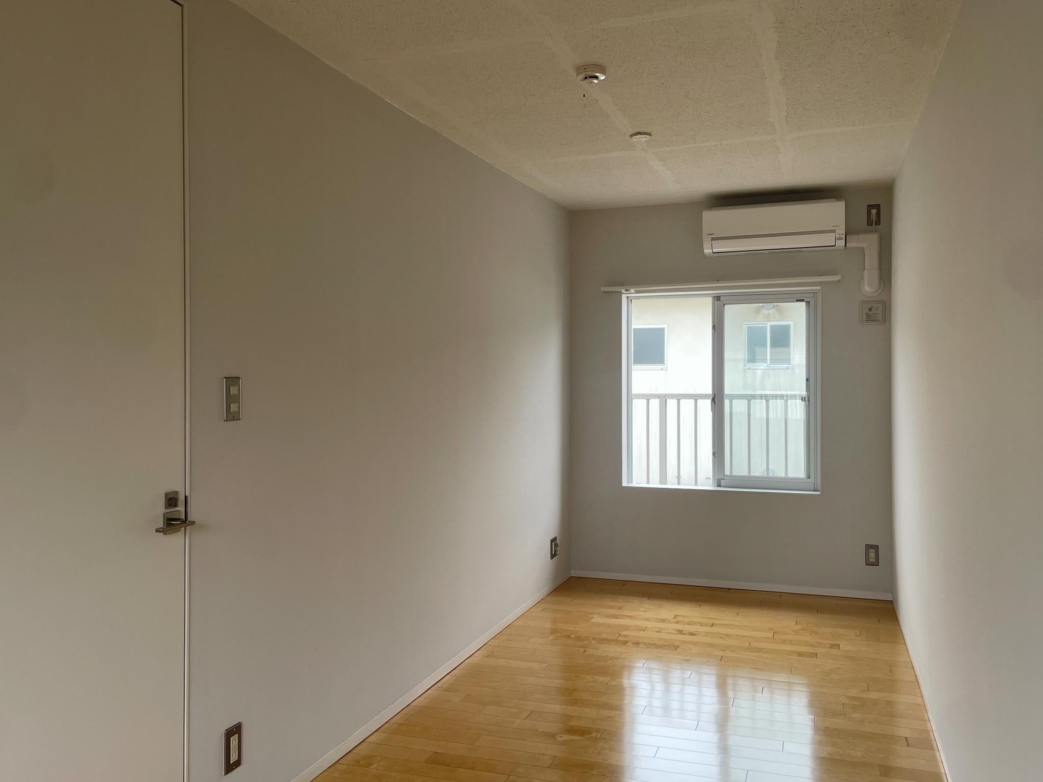 北区中里の賃貸物件/2階：西側洋室は細長い形