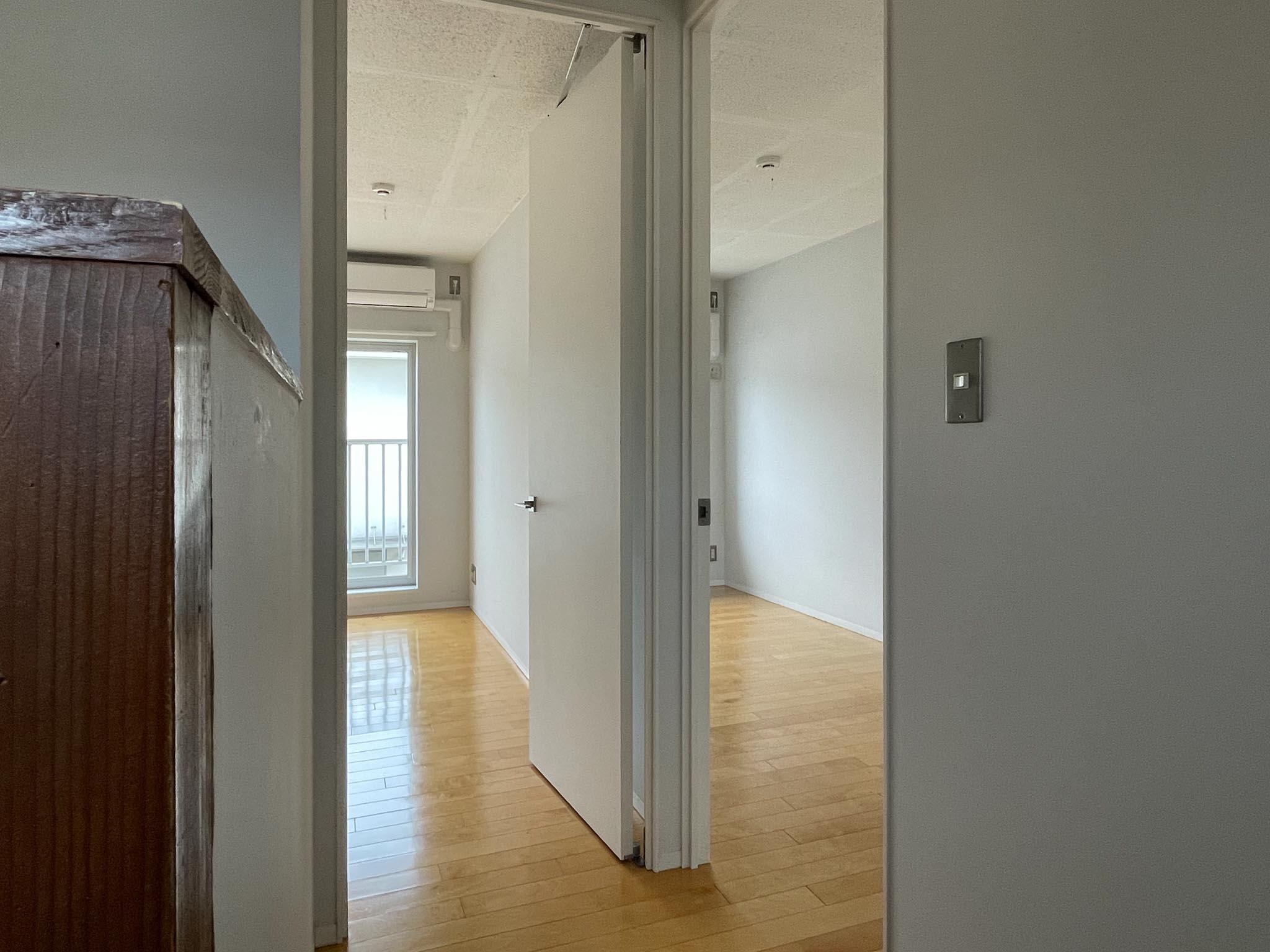 北区中里の賃貸物件/2階、階段を上がったところ