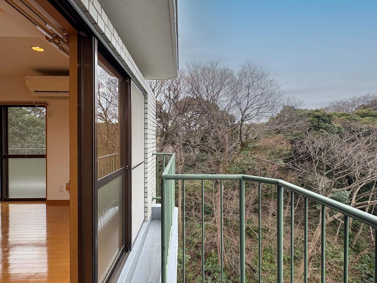 港区白金台の賃貸物件/北東側バルコニー　最上階角部屋の特権です