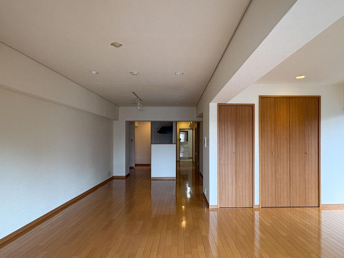 港区白金台の賃貸物件/リビングからダイニングへの視点