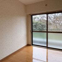 港区白金台の賃貸物件/4畳洋室　この部屋にはエアコンがない　LDKからサーキュレーターで風を回したい