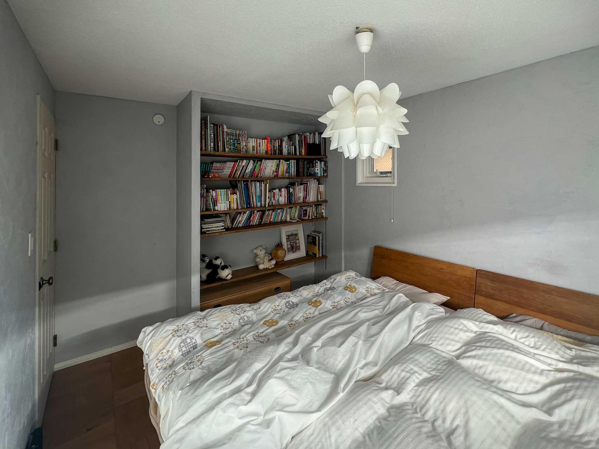 川崎市中原区井田三舞町の売買物件/広い方の洋室。可動棚がついています