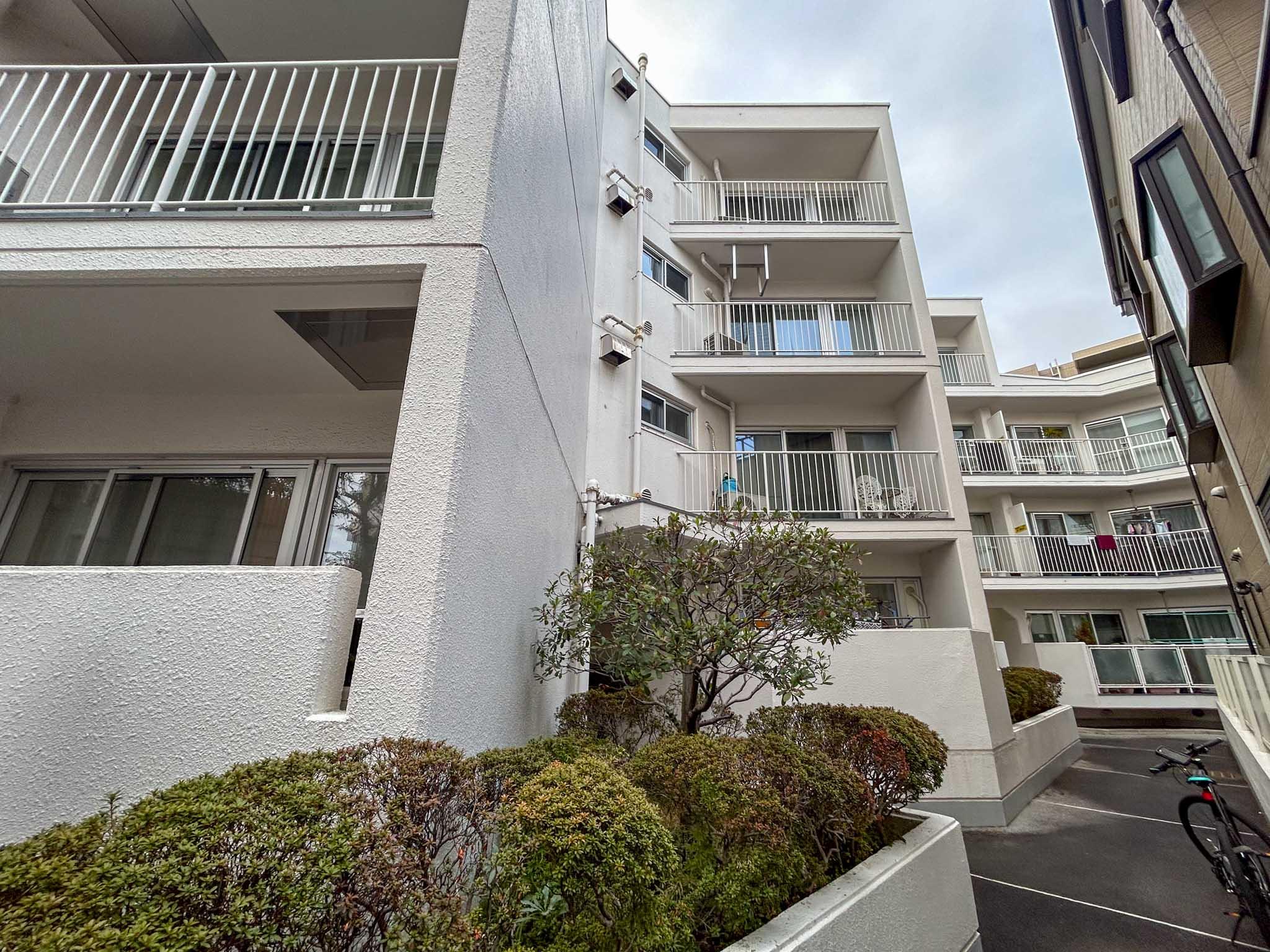 川崎市中原区井田三舞町の売買物件/南東側に向けて雁行した形