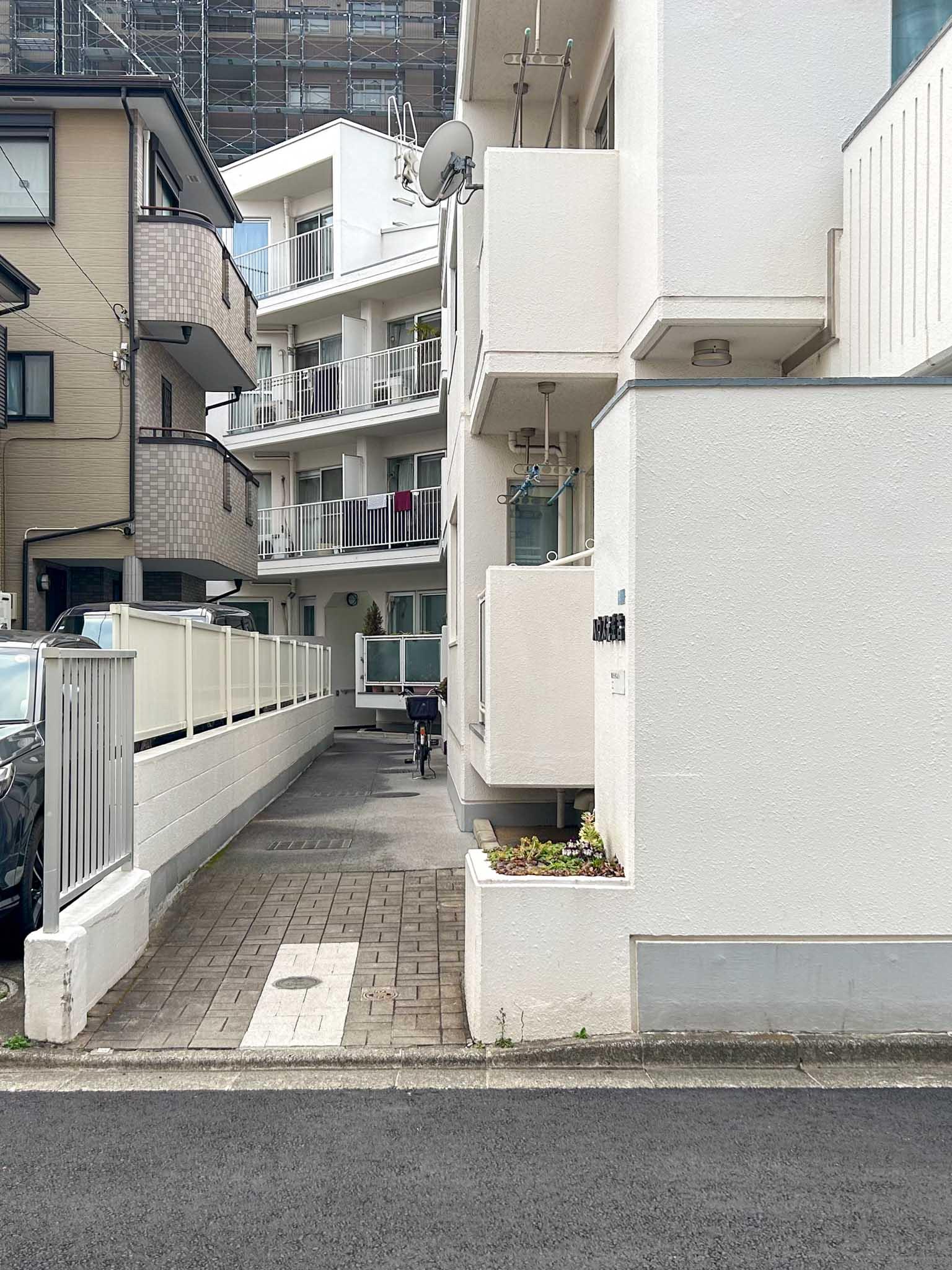 川崎市中原区井田三舞町の売買物件/募集区画は、この共用廊下の先にあります