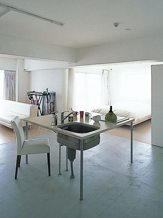 昭島市武蔵野の売買物件/キッチンカウンターをテーブル代わりに（2007年リノベーション当時の取材写真）