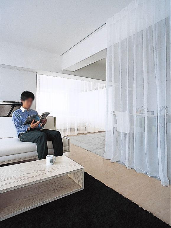 昭島市武蔵野の売買物件/奥のほうが寝室エリア、布で仕切ったり壁や引戸を新設して1LDKにするのもよさそうです（2007年リノベーション当時の取材写真）