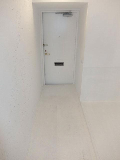 昭島市武蔵野の売買物件/玄関（2017年賃貸募集時の状態）