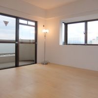 昭島市武蔵野の売買物件/寝室エリアも窓が2面とれて気持ちよさそう（2017年賃貸募集時の状態）