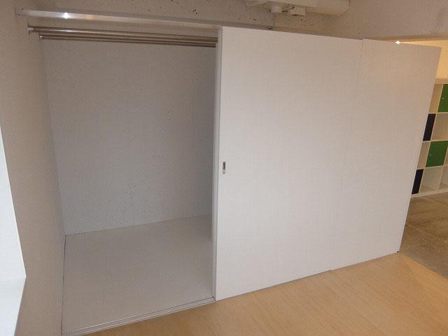 昭島市武蔵野の売買物件/引戸のクローゼット（2017年賃貸募集時の状態）