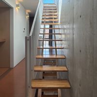 大田区南千束の賃貸物件/屋上庭園へ上がる階段