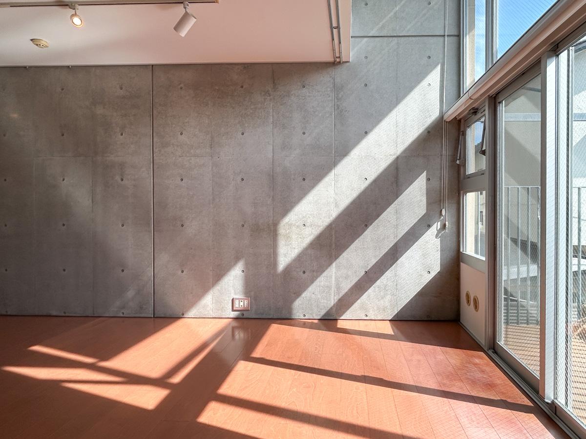 大田区南千束の賃貸物件/南向きの窓際には光がたっぷりと注いできます