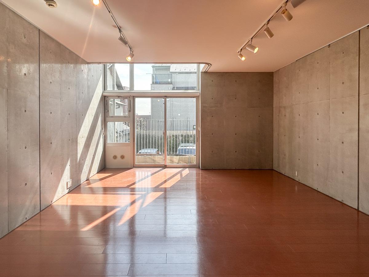 大田区南千束の賃貸物件/リビングは広々。ファミリーでもゆとりを持って使うことができます