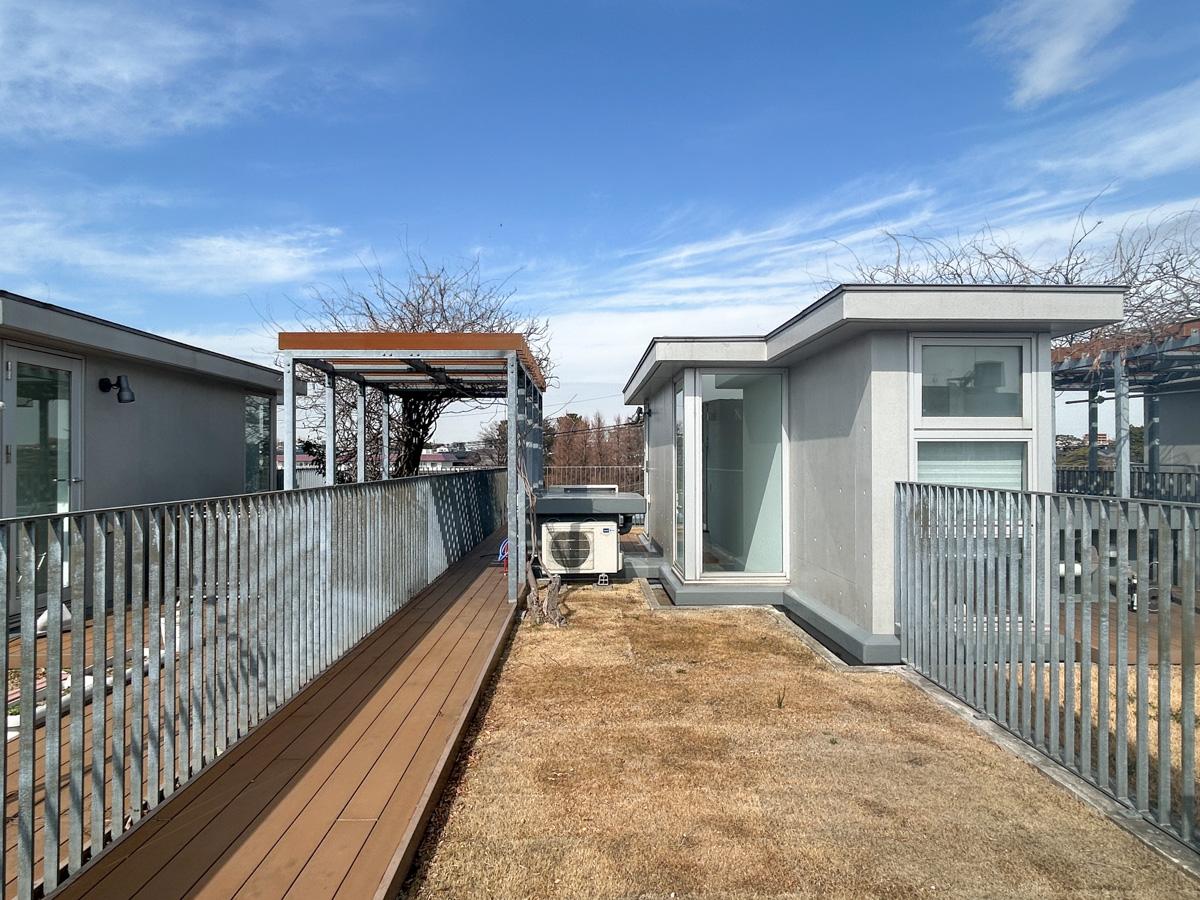 大田区南千束の賃貸物件/屋上庭園は日当たりが良好。植物もすくすくと育ってくれる環境です