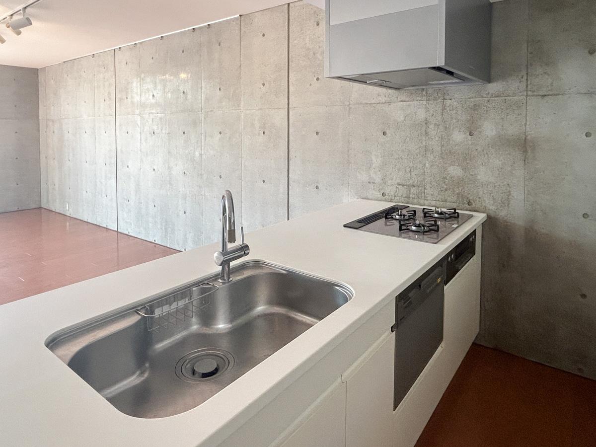 大田区南千束の賃貸物件/リビングに面しているため、閉塞感なく料理ができます