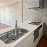 大田区南千束の賃貸物件/リビングに面しているため、閉塞感なく料理ができます