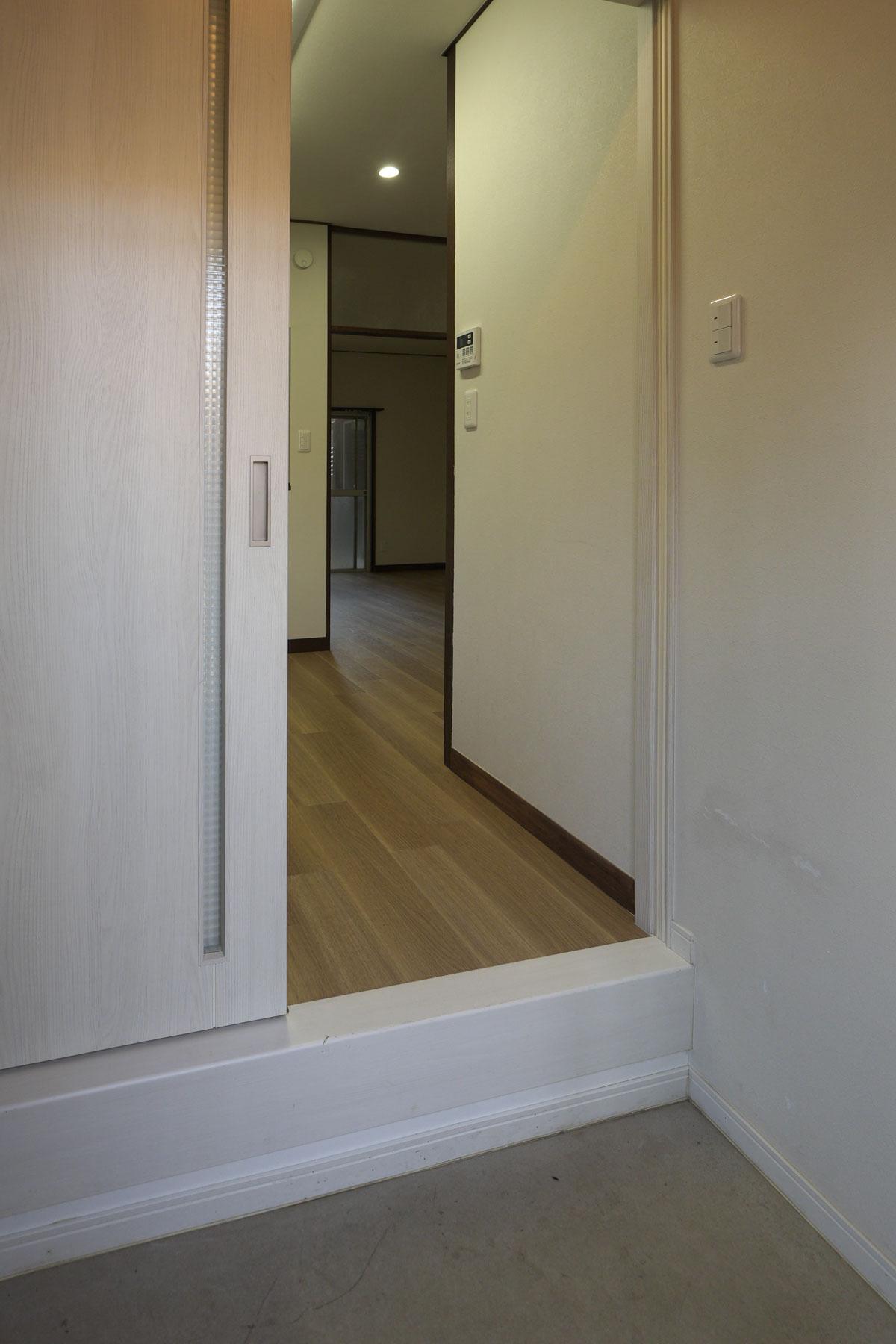 世田谷区鎌田の賃貸物件/玄関。靴棚も備え付けのものがあります