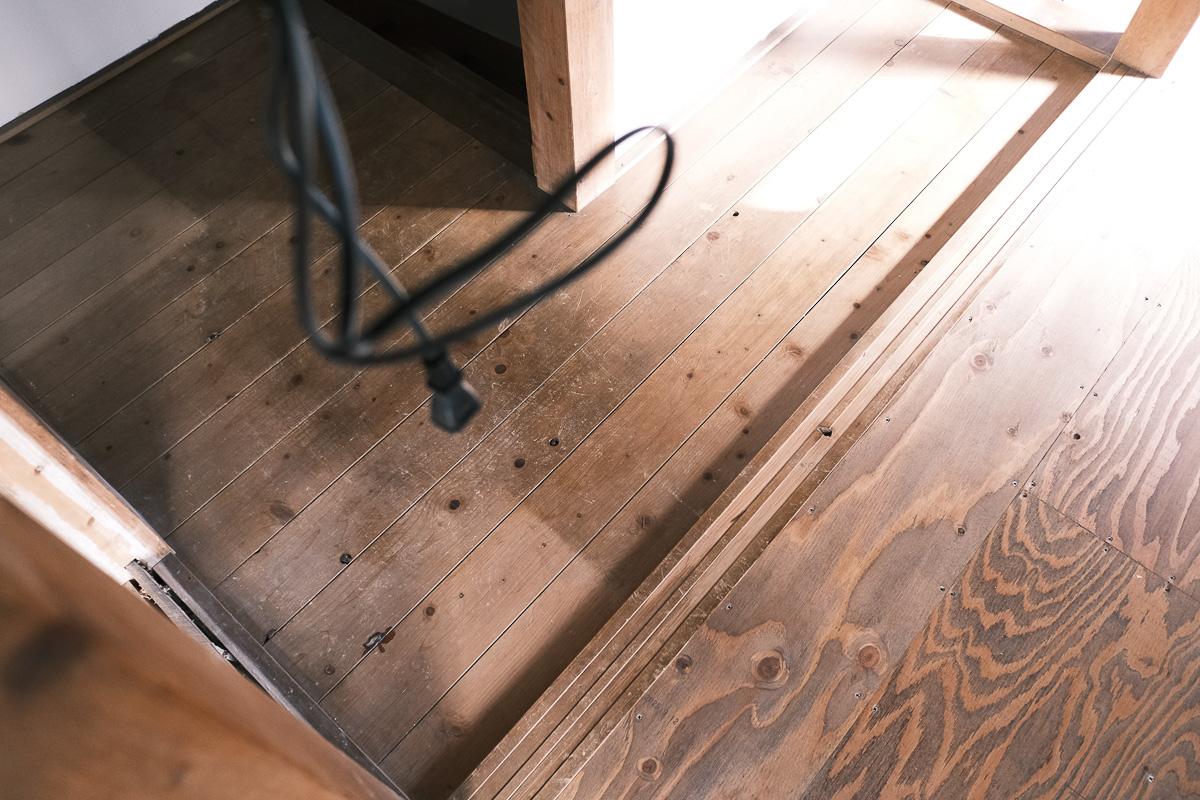 神奈川県三浦市三崎の賃貸物件/床は改装しやすいように合板が敷き詰められています