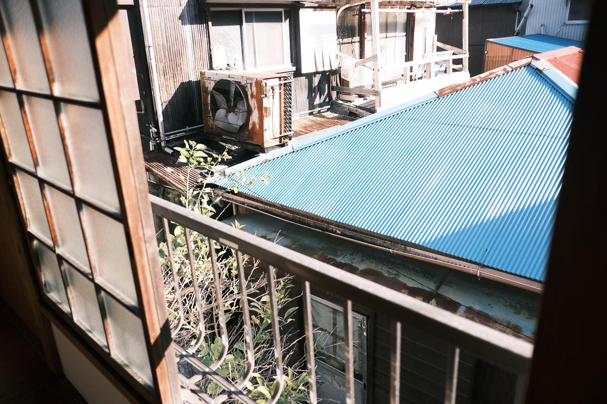 神奈川県三浦市三崎の賃貸物件/窓を開けると、潮風が頬をなでていく