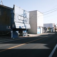 神奈川県三浦市三崎の賃貸物件/通りに出ると、こんな雰囲気