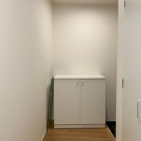 新宿区中落合の賃貸物件/玄関の靴箱も可愛らしくポツンと佇んでいます