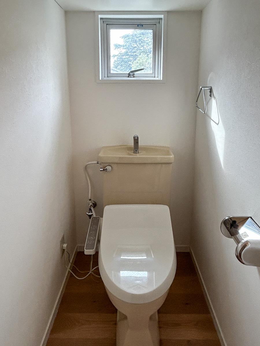 新宿区中落合の賃貸物件/トイレの小窓も粋