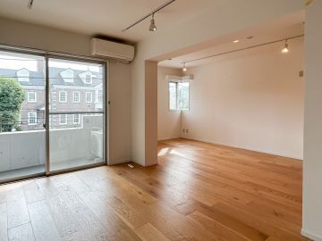 新宿区中落合の賃貸物件/クラシックでシックな装い