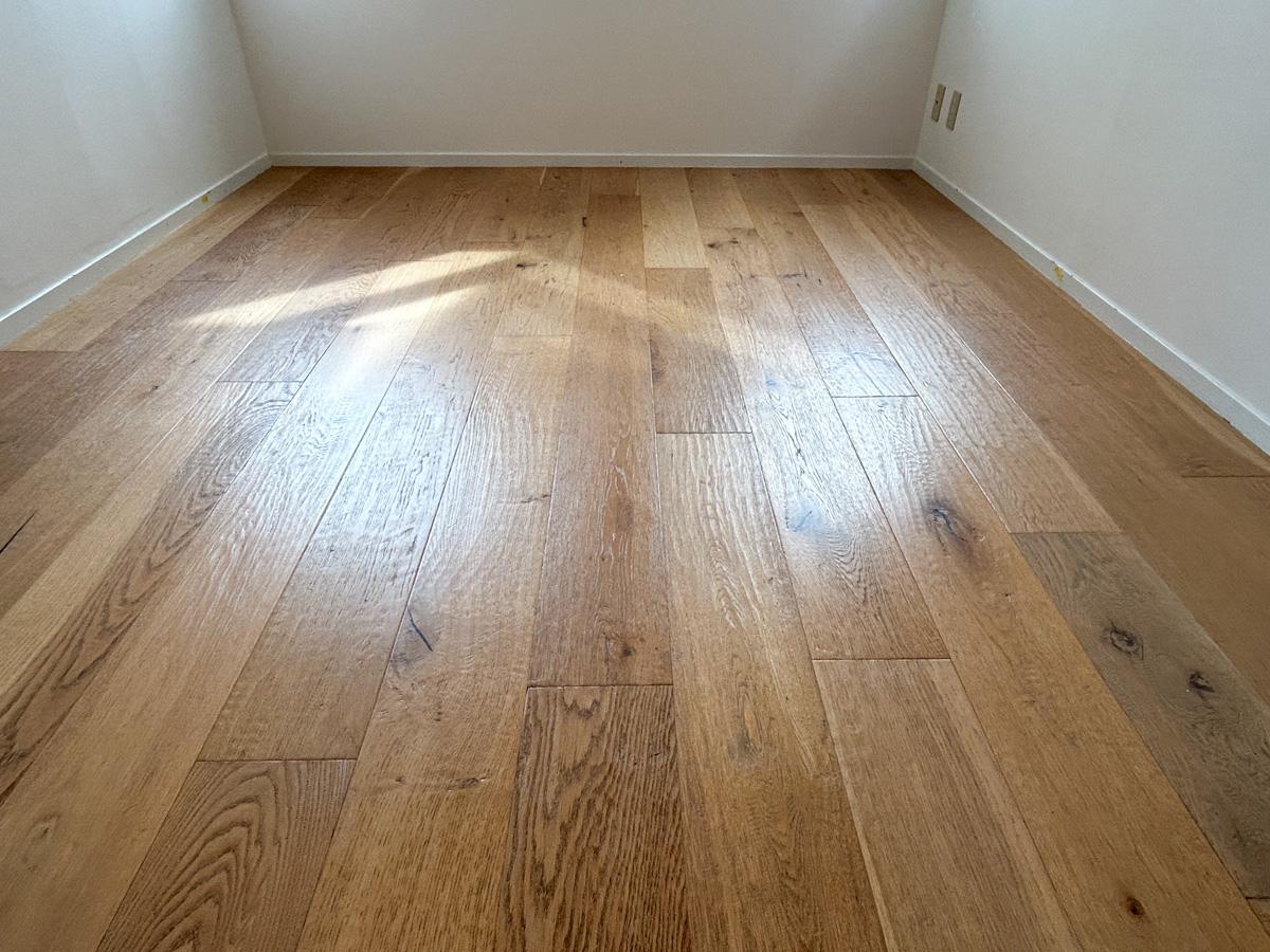 新宿区中落合の賃貸物件/フローリングは優しい色味と質感