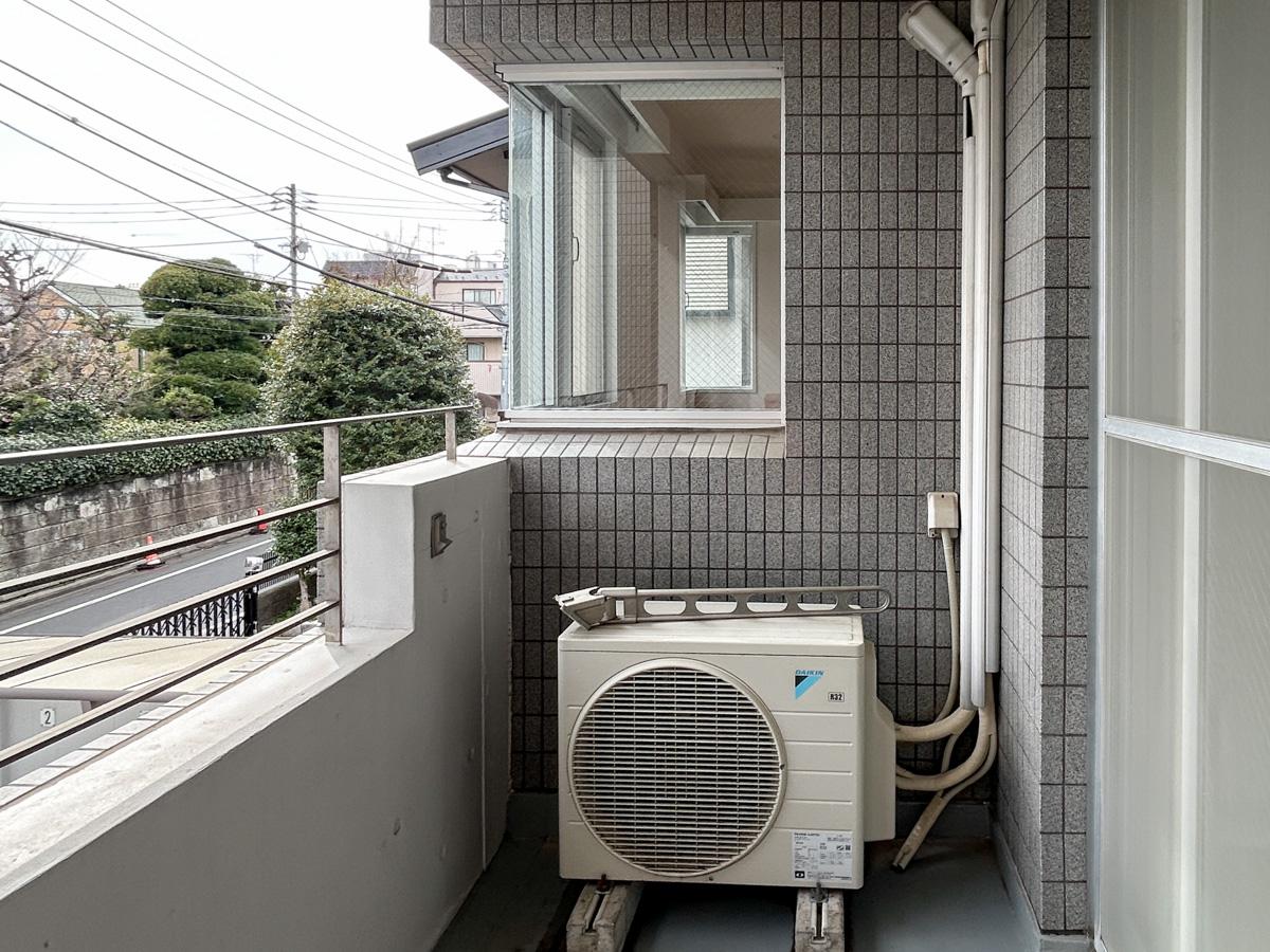 新宿区中落合の賃貸物件/ベランダはやや小さめ