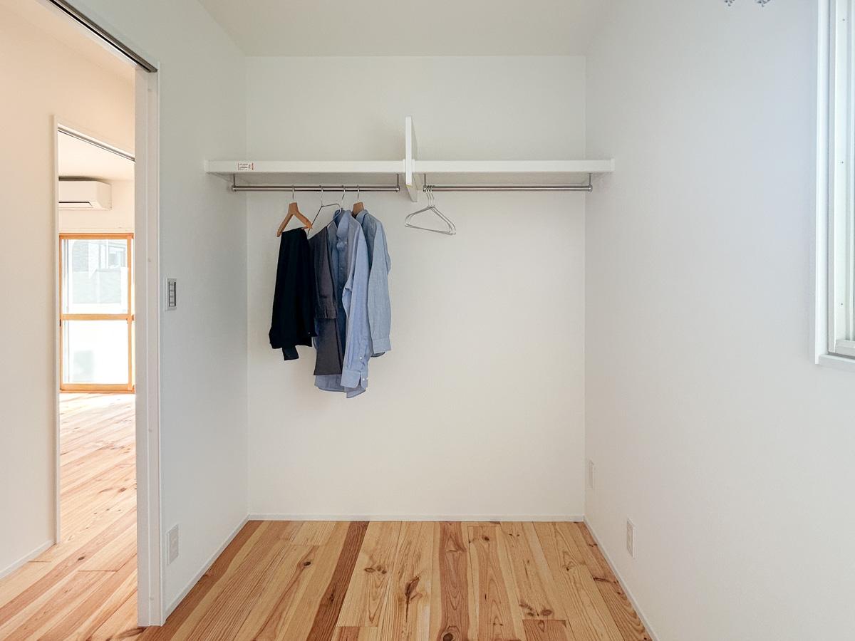 江東区白河の賃貸物件/３畳ほどの洋室にはワイドなクローゼットがついています