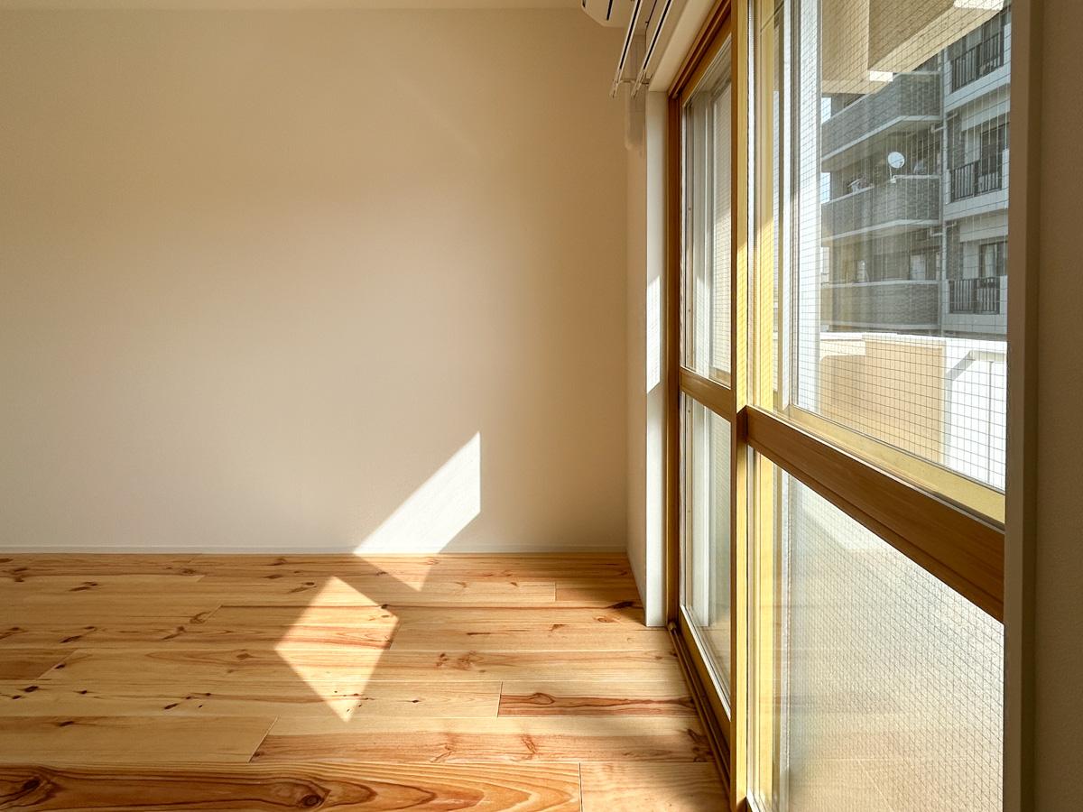 江東区白河の賃貸物件/こちらも窓から心地よく光が差し込んできます