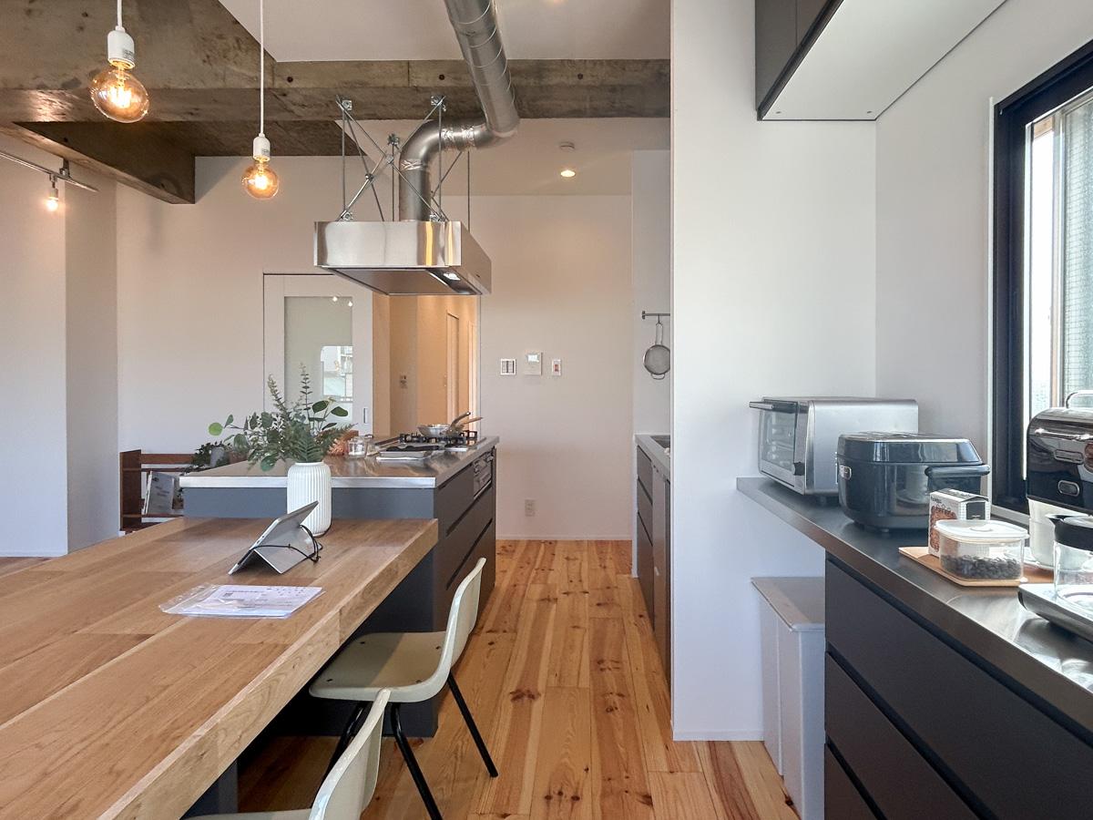 江東区白河の賃貸物件/キッチンの周りは収納も充実しています