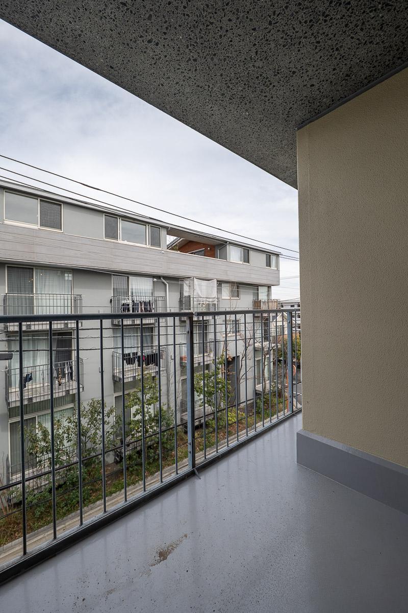 練馬区関町東の賃貸物件/北側にも小さなバルコニーがついています