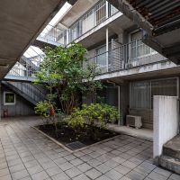 練馬区関町東の賃貸物件/共用部。吹き抜けを中心に部屋が配置されています